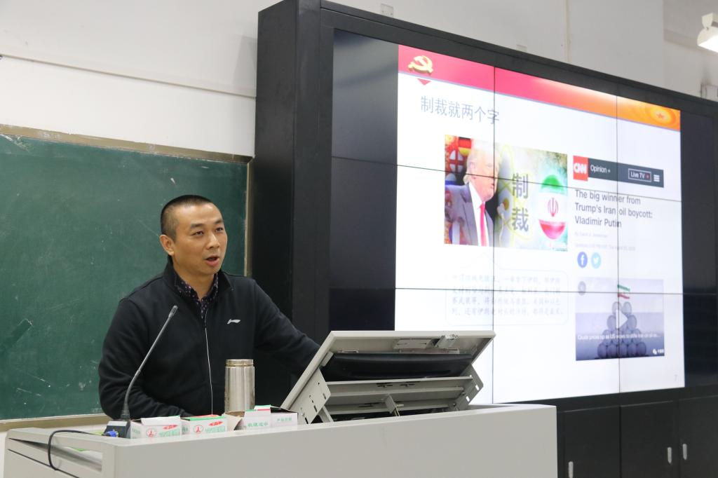 吴焱岷书记上课现场